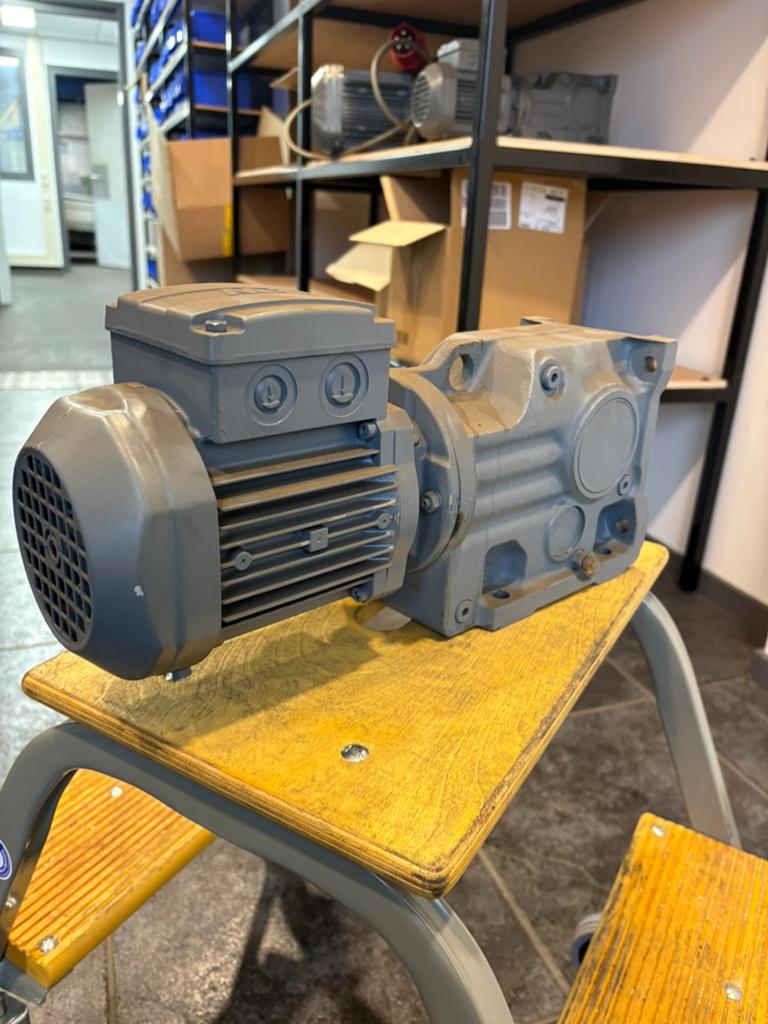 SEW Eurodrive, Doe-het-zelf en Verbouw, Motoren, Ophalen, Zo goed als nieuw
