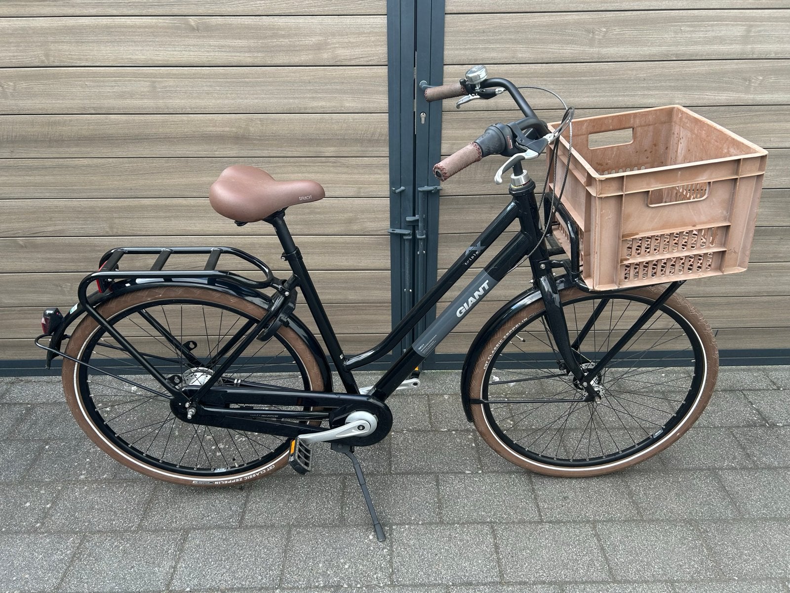 Giant Damesfiets met 7 versnellingen en voordrager, Ophalen, Velgrem, Versnellingen, Zo goed als nieuw