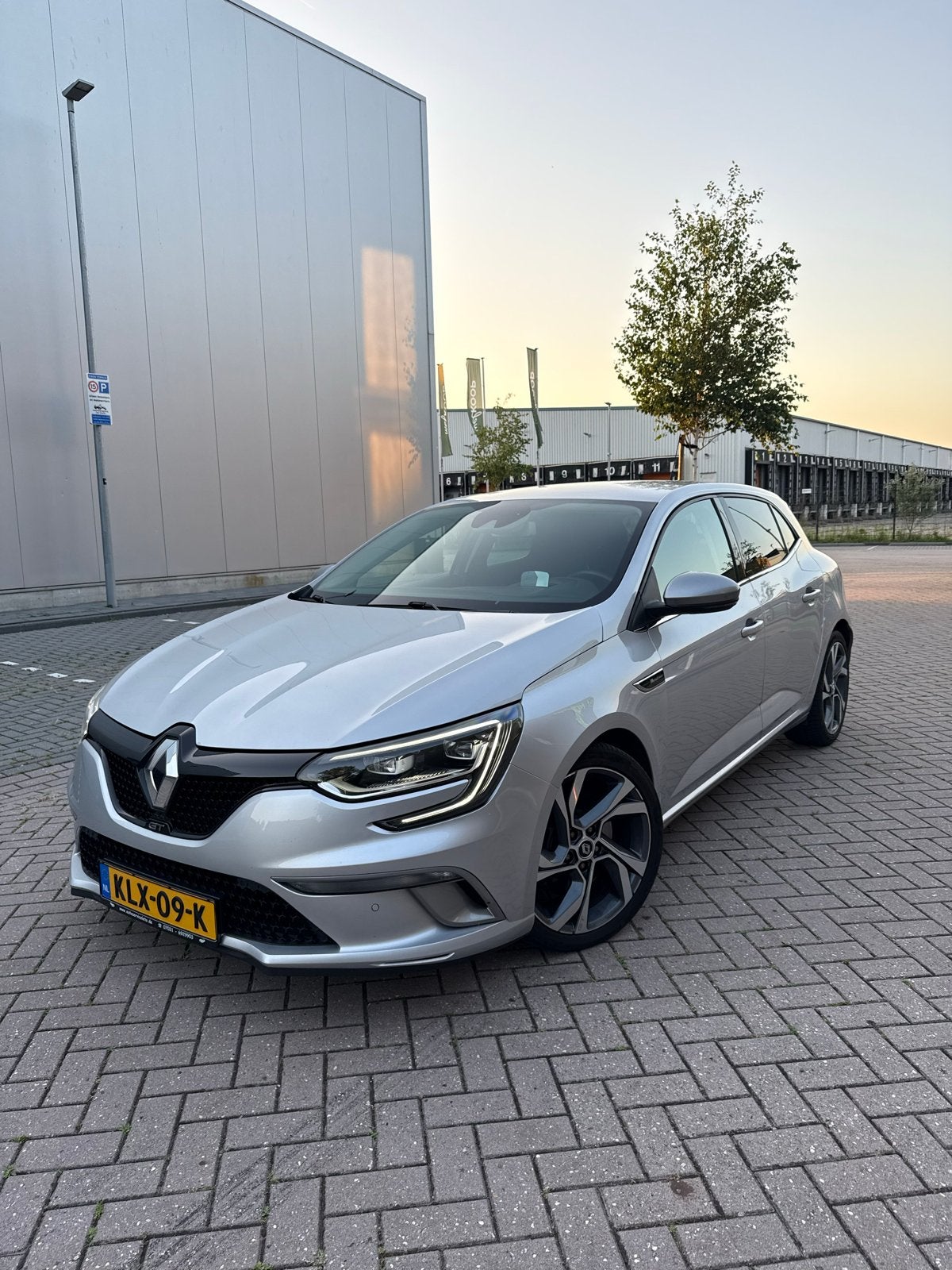Renault Mégane GT 1.6 205 PK 16V 151KW EDC 2018 Grijs, Auto's, 4 cilinders, 1650 kg, 205 pk, Particulier