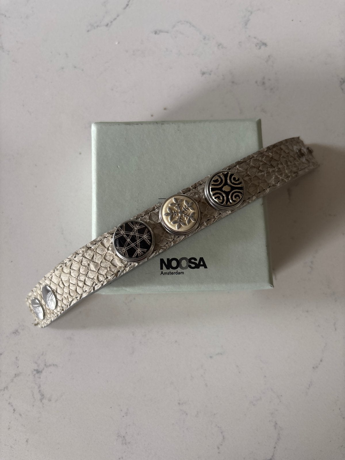 Noosa Amsterdam armband S 22 cm met 3 chunks, Gebruikt, Overige kleuren, Leer, Ophalen of Verzenden