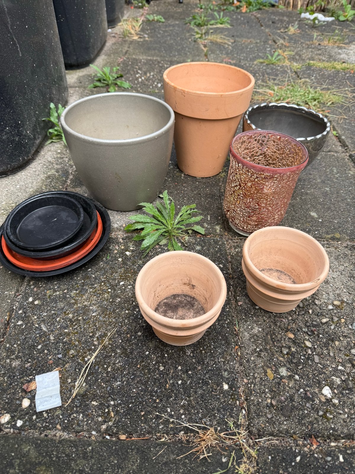 Diverse bloempotten en schotels - Gebruikt, Ophalen, Gebruikt, Balkon, Rond