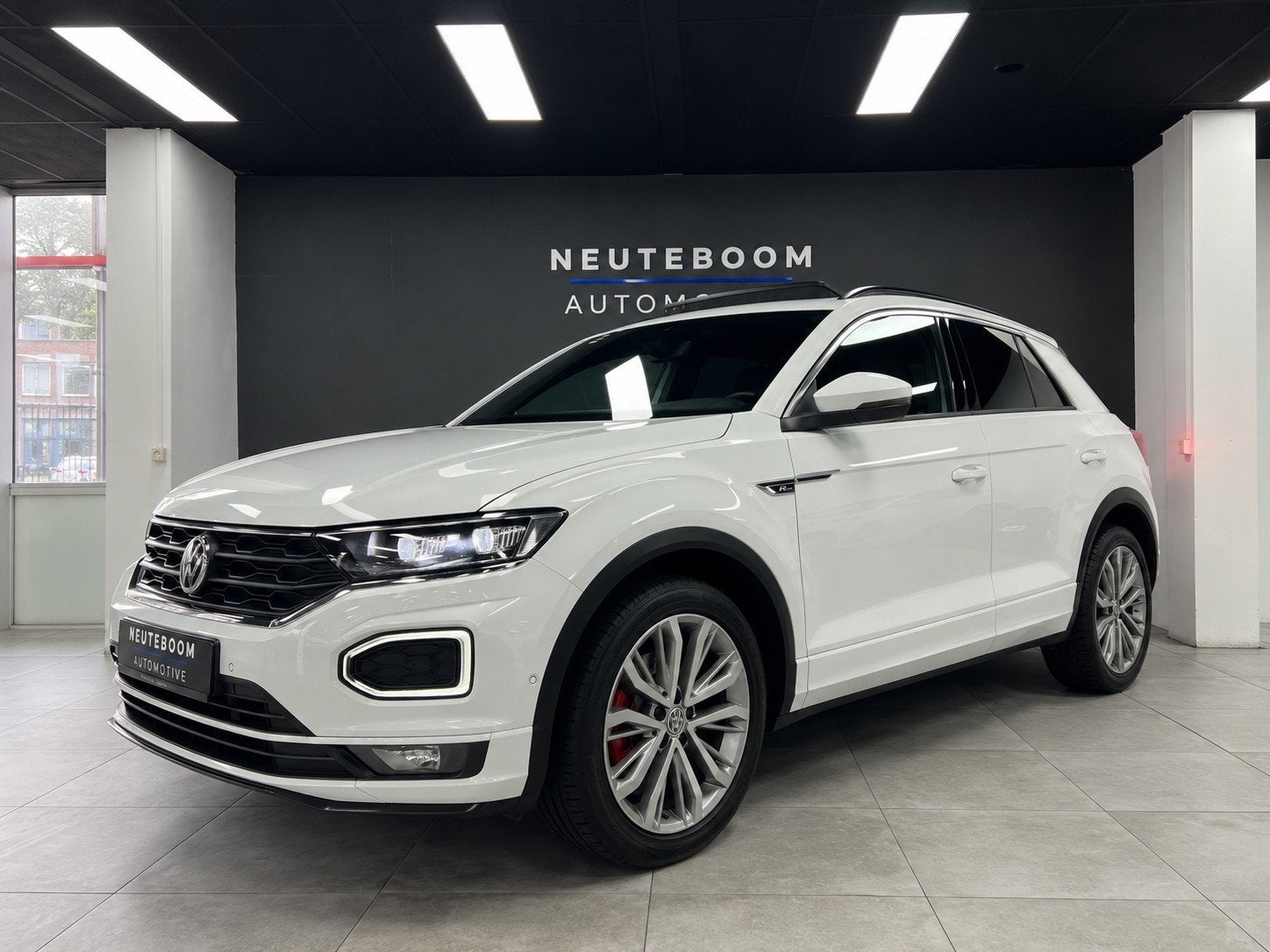 Volkswagen T-Roc 1.5 TSI R-LINE | ACC | Pano | Virtual, Adaptive Cruise Control, Stof, Zwart, 4 cilinders