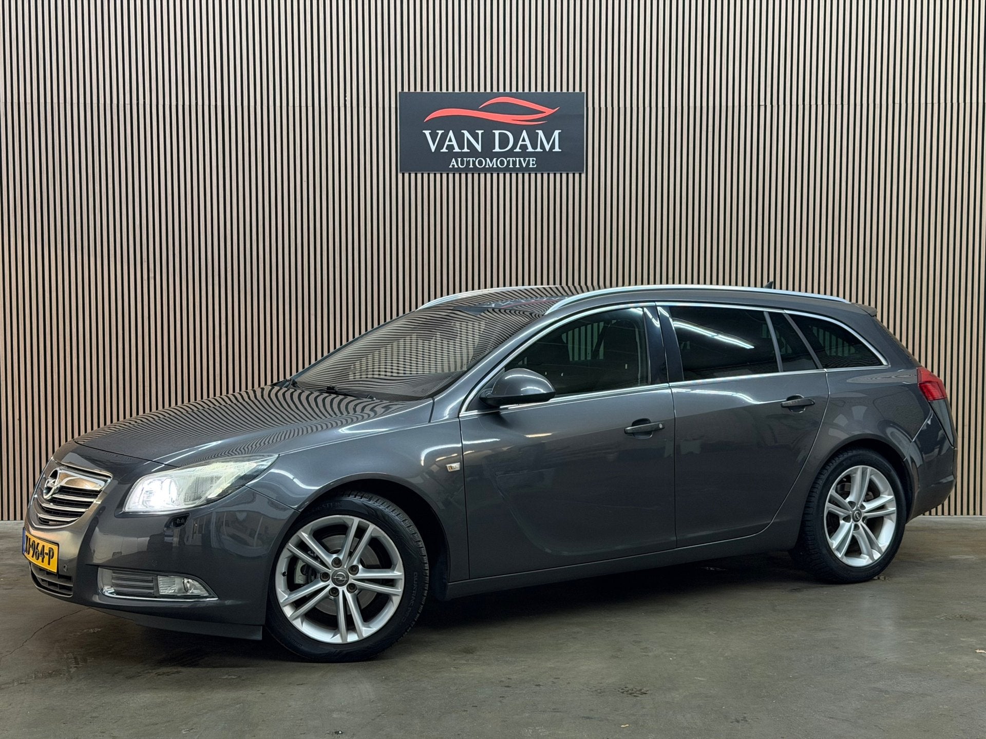 Opel Insignia 2.0 T Sport 4x4 2010 AUTOMAAT XENON NAVI PDC, Auto's, Opel, Automaat, Stof, Gebruikt, Zwart