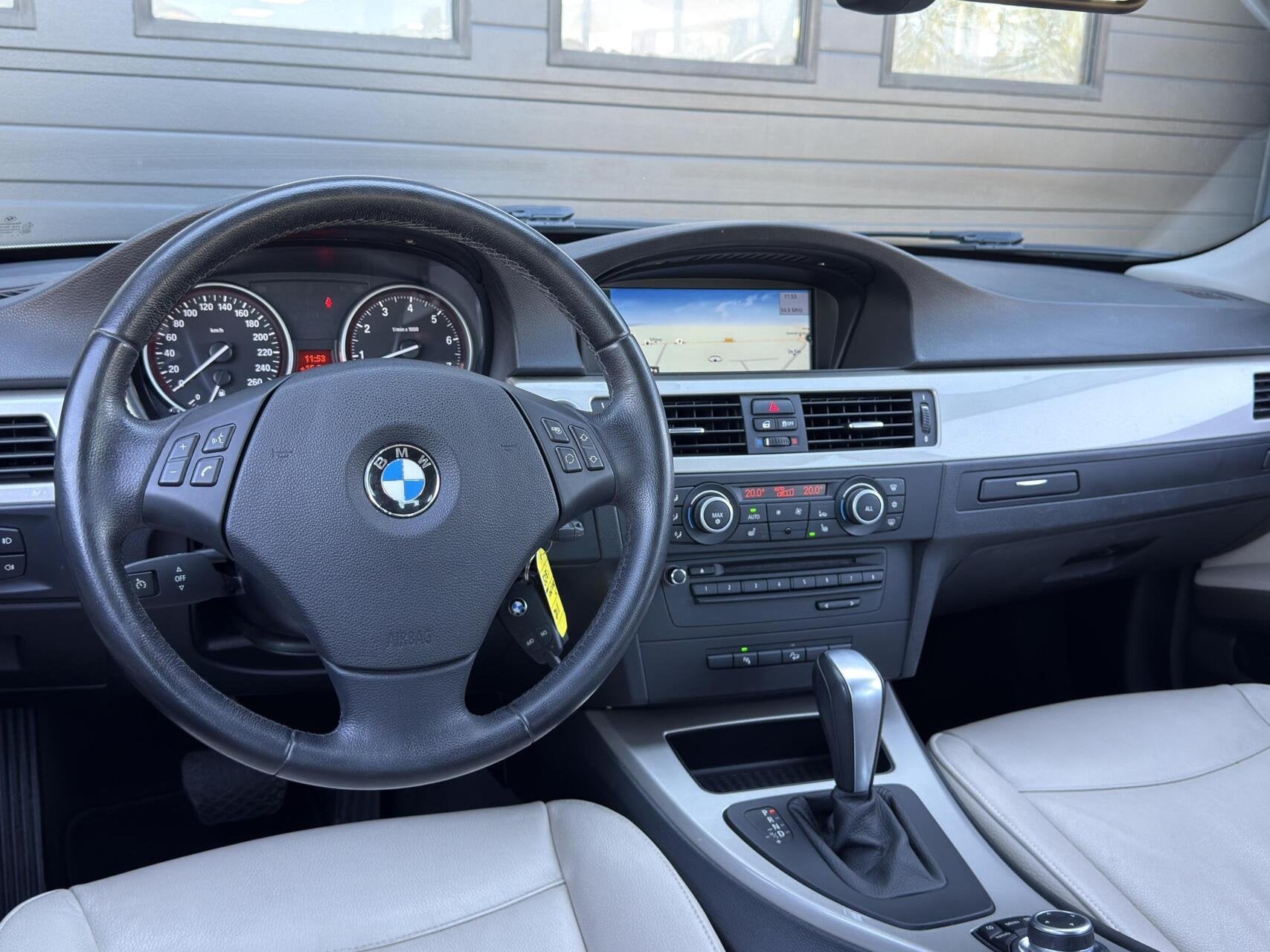 BMW 3-serie Touring 325xi Luxury Line Edition|UNIEK|Leder|Na, Auto's, Automaat, Euro 5, Beige, Vierwielaandrijving