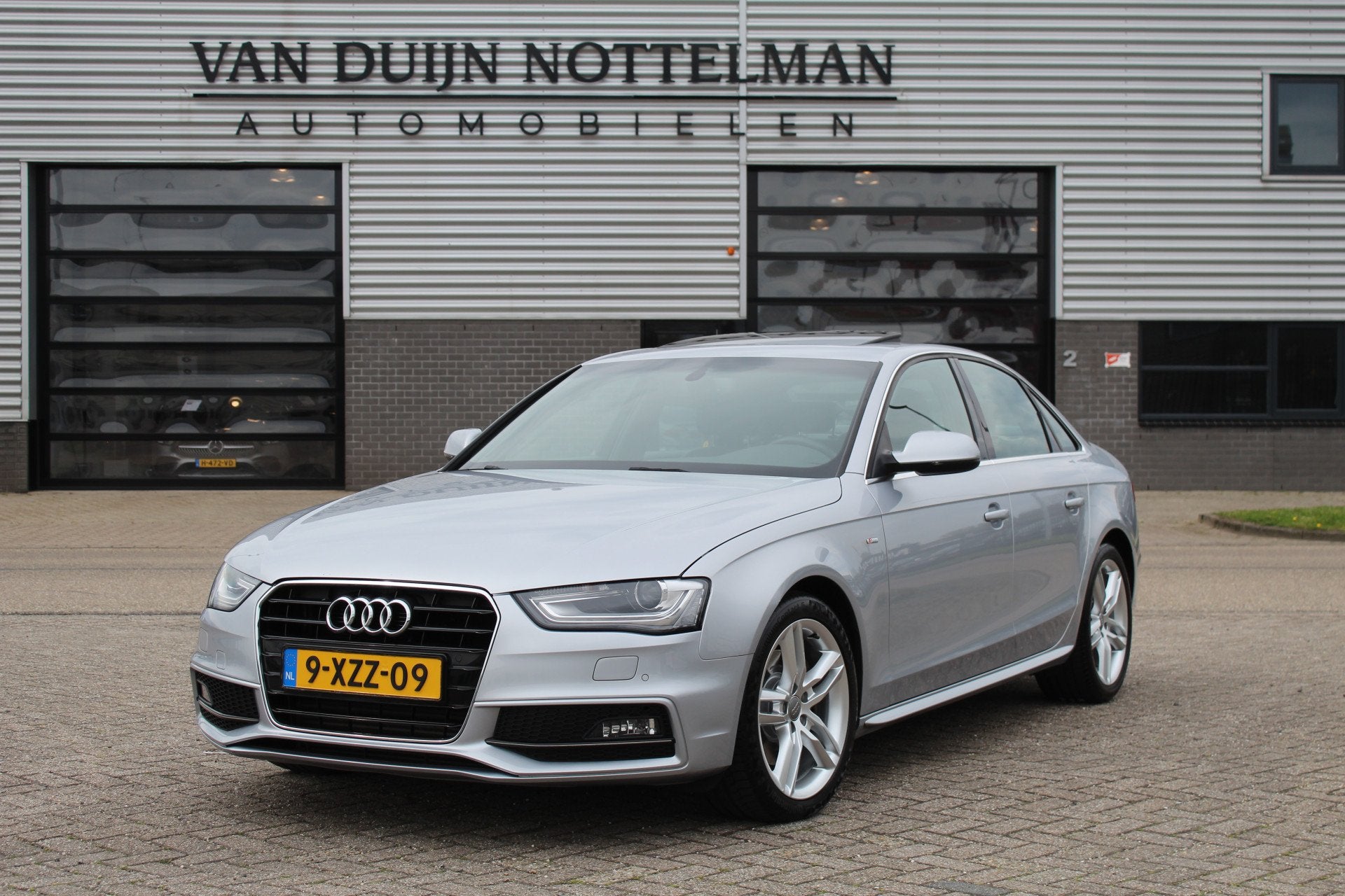 Audi A4 Limousine 2.0 TFSI Sport Edition / S-Line / Schuifda, Auto's, Dealer onderhouden, Gebruikt, 4 cilinders, Origineel Nederlands