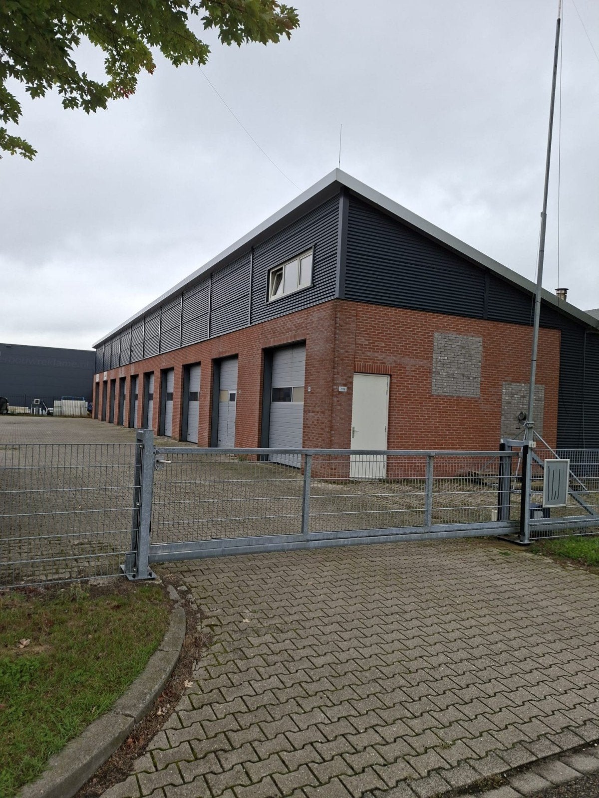 Te Huur bedrijfsunit buitenvaart Hoogeveen