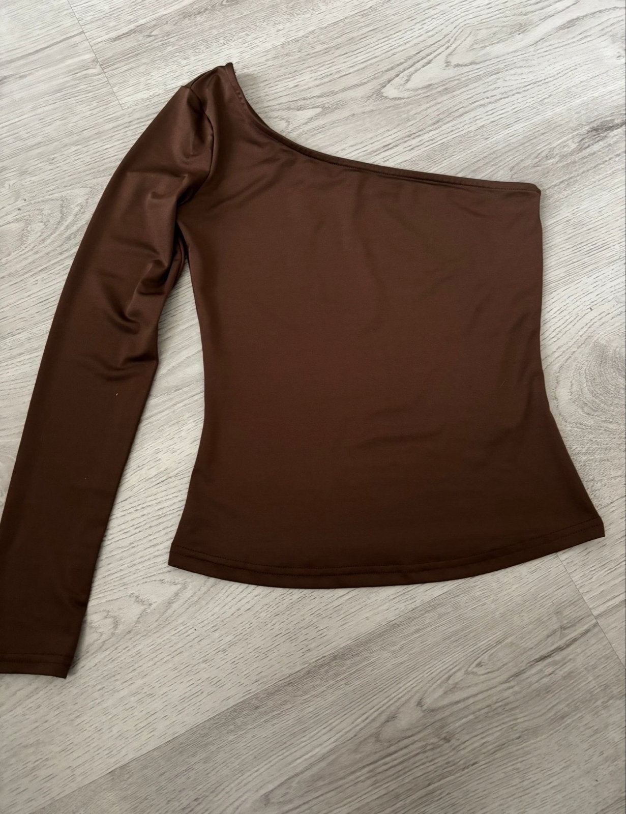By Swan one shoulder top maat S bruin, Kleding | Dames, Bruin, Verzenden, Zo goed als nieuw, Lange mouw