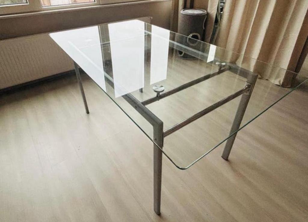 Eettafel glas met stalen frame 160 x 90 cm Gratis, Huis en Inrichting, Tafels | Eettafels, Ophalen of Verzenden, Zo goed als nieuw