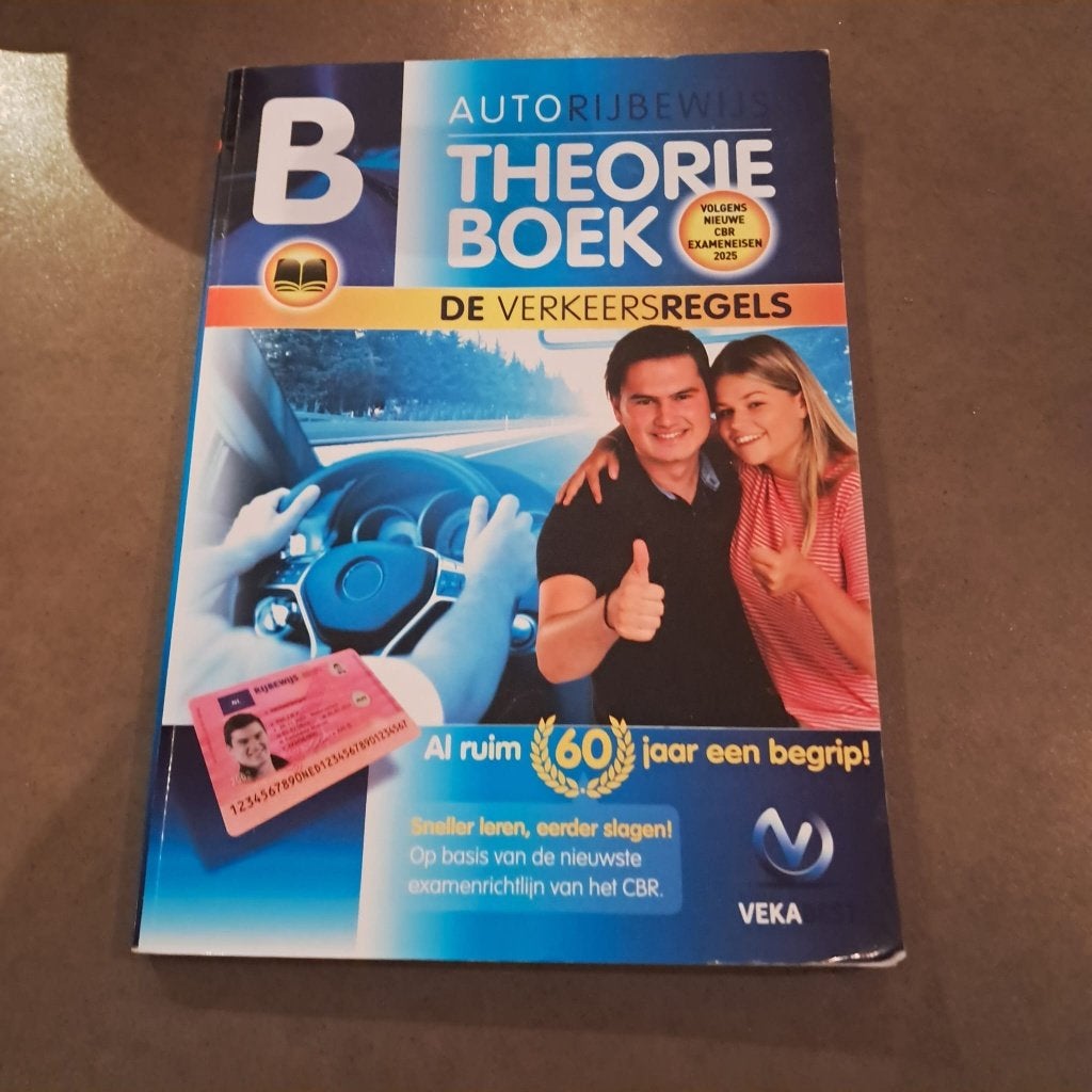 Autorijbewijs Theorieboek - De Verkeersregels (2025), Boeken, Auto's | Boeken, Algemeen, Ophalen of Verzenden, Zo goed als nieuw