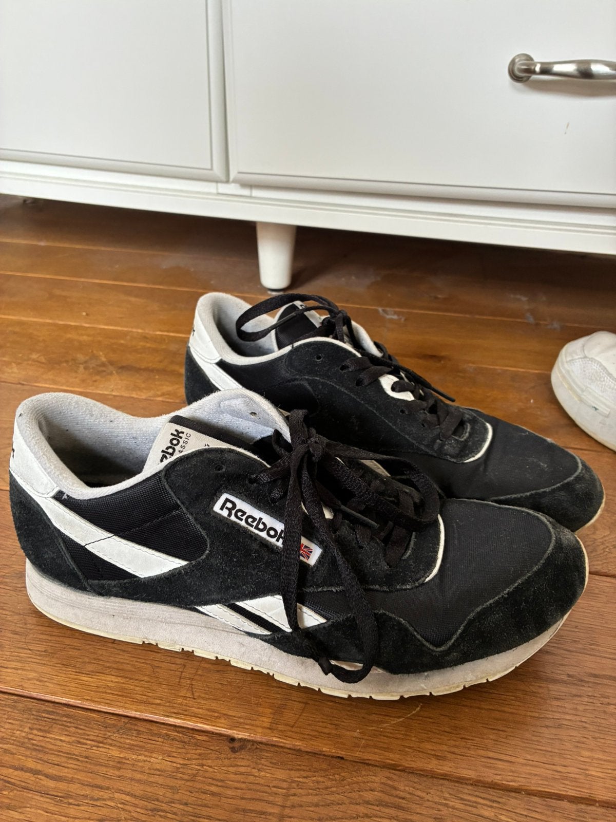 Shoes Reebok classic 44, Zwart, Zo goed als nieuw, Ophalen, Slippers