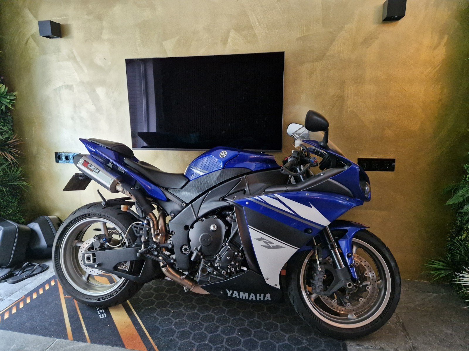 Yamaha YZF R1 bigbang crossplane 200 pk scorpion uitlaten, Sportuitlaat, 4 cilinders, Motorrijbewijs A, Gebruikt
