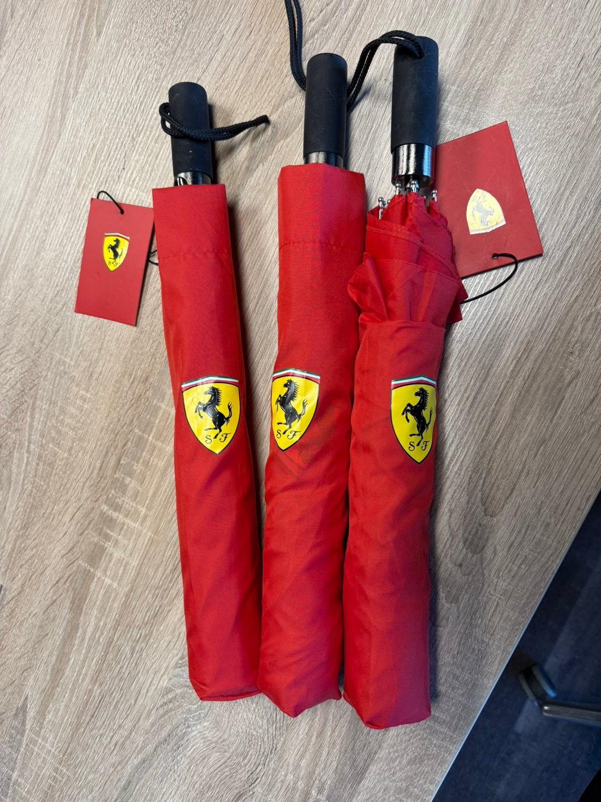 Ferrari pop up paraplu, Sieraden, Tassen en Uiterlijk, Ophalen of Verzenden, Nieuw, Overige kleuren