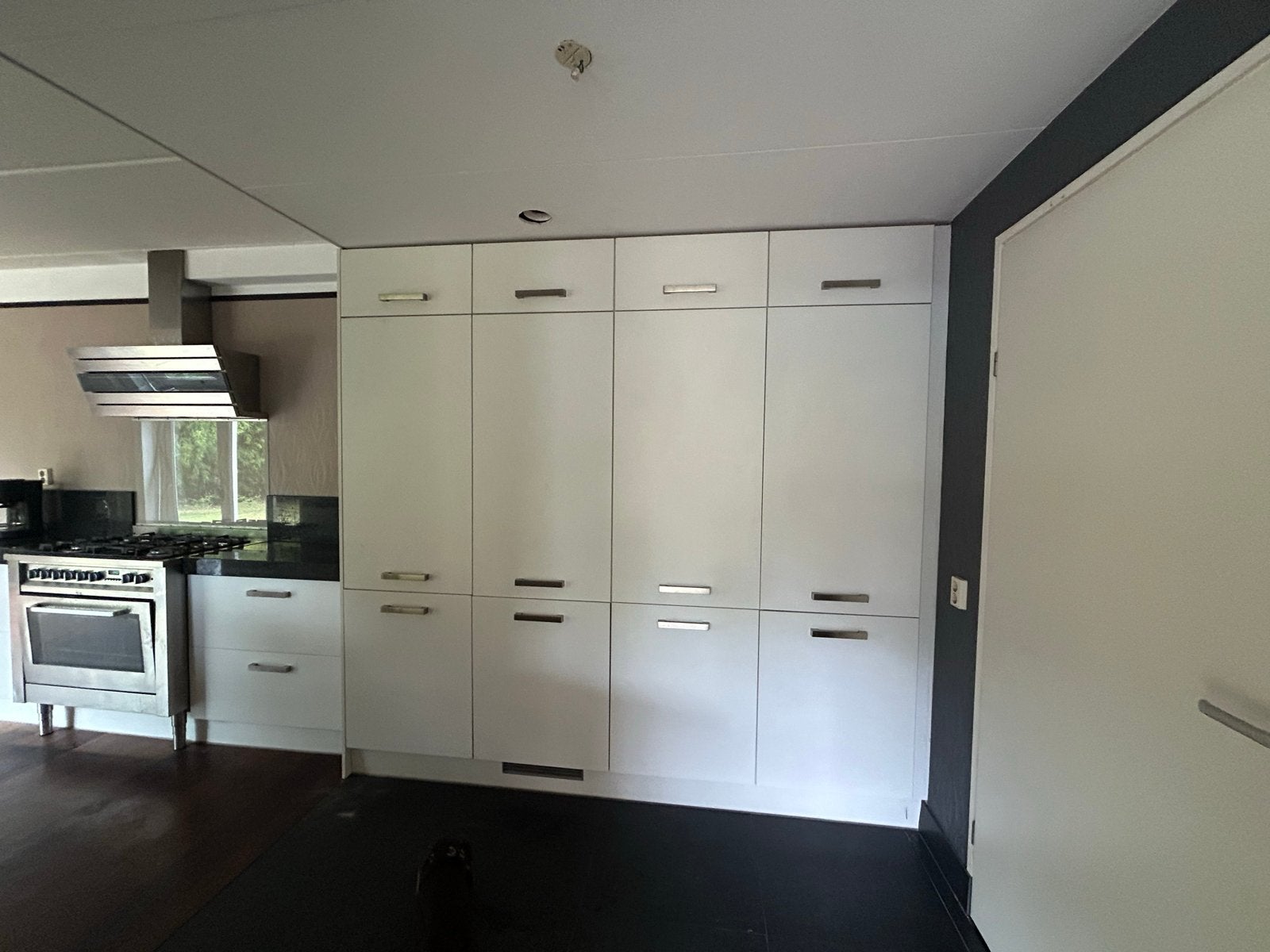 Keuken met kastenwand en inbouwapparatuur, Gebruikt, Wit, Graniet of Steen, Dubbelwandige keuken