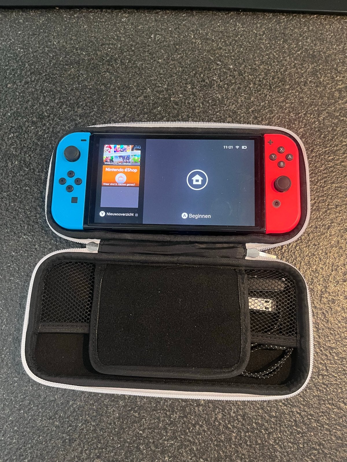 Nintendo Switch OLED met 2 games en hoes, Spelcomputers en Games, Spelcomputers | Nintendo Switch, Switch OLED, Met games, Met 2 controllers