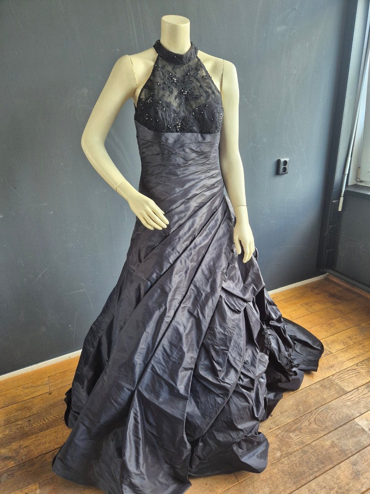 Zwarte Vera Bride Trouwjurk Maat 40, Kleding | Dames, Trouwkleding en Trouwaccessoires, Trouwjurk, Zwart, Ophalen of Verzenden
