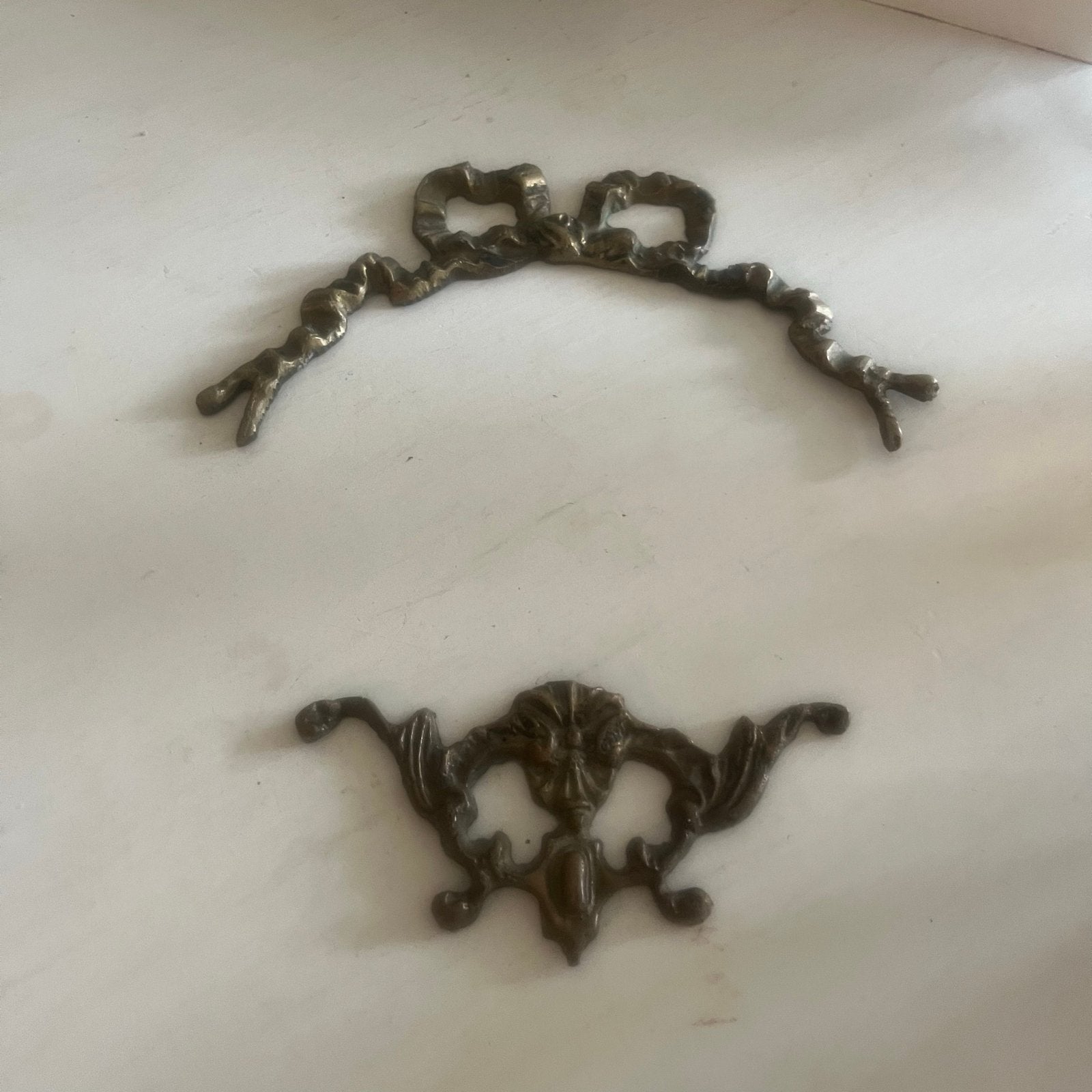 Decoratieve metalen ornamenten, strik en gezicht, Ophalen of Verzenden, Brons