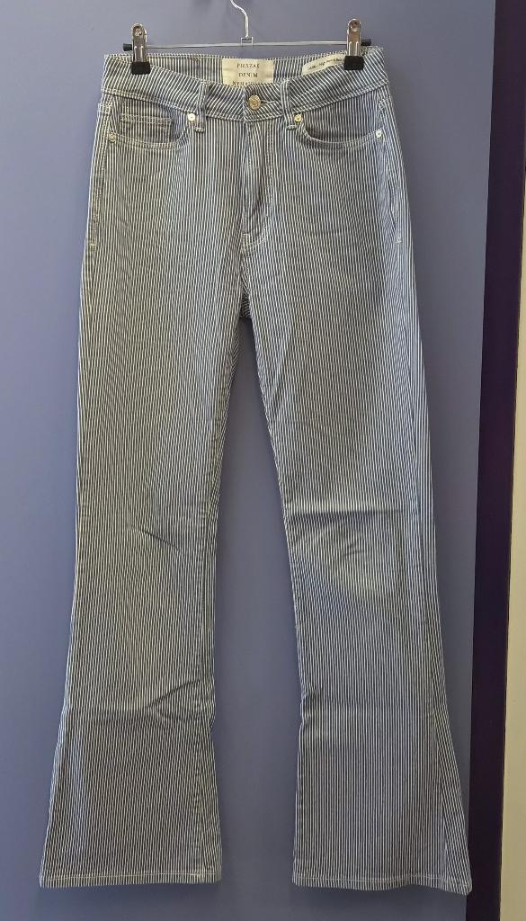 Pieszak Denim gestreept flare jeans mt 26/32 blauw wit 51337, Kleding | Dames, Broeken en Pantalons, Zo goed als nieuw, Maat 34 (XS) of kleiner