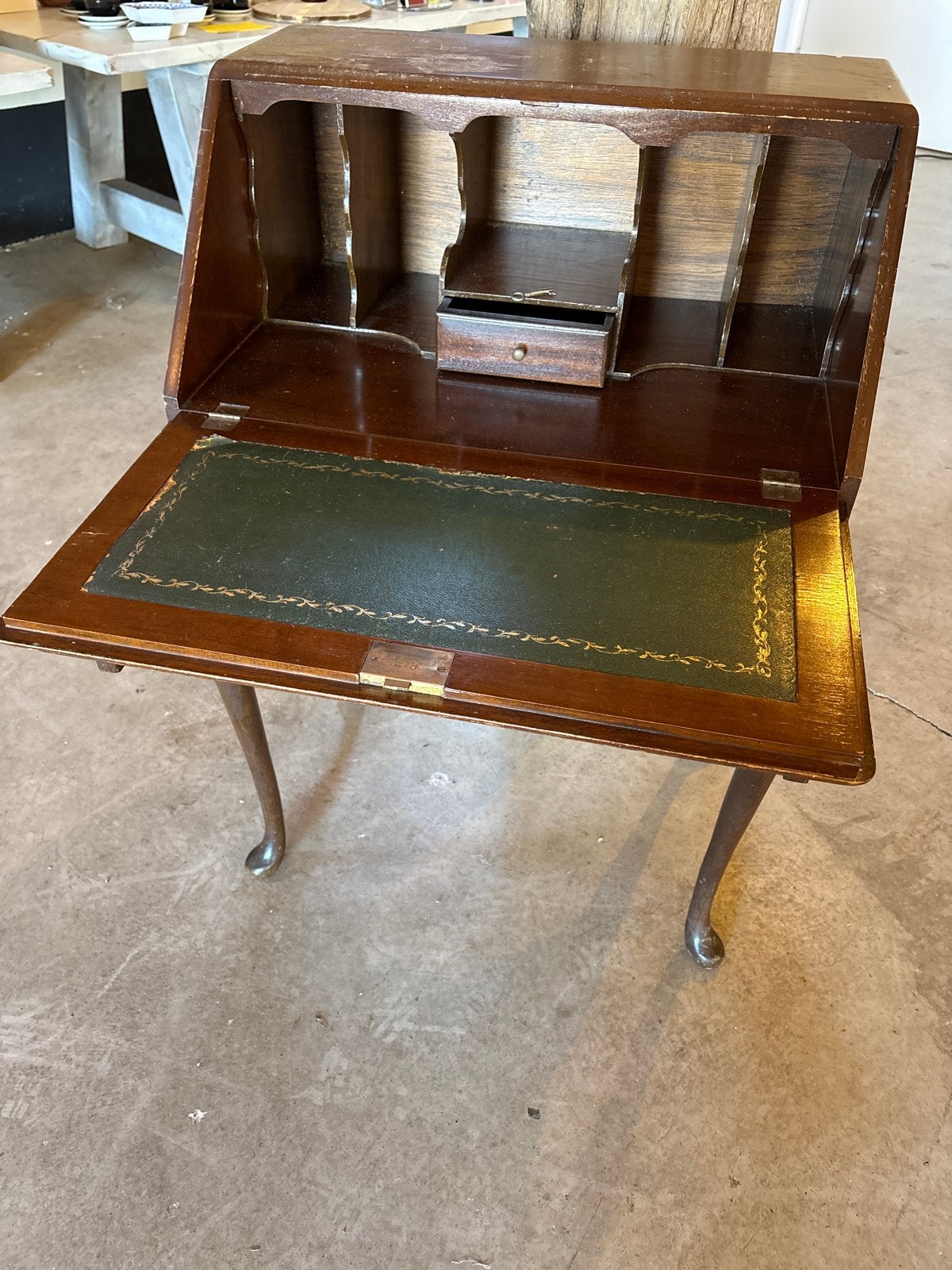 Antiek secretaire 'Opknappertje' met groen leer, Ophalen