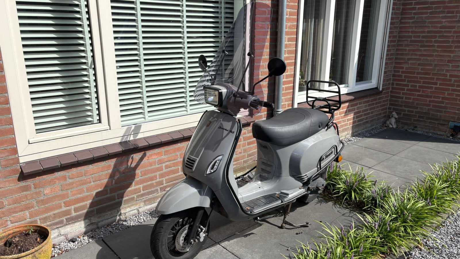 La Souris Sourine RS Nando Grey. Incl helm en slot, Fietsen en Brommers, Scooters | Overige merken, Ophalen, Gebruikt, Benzine