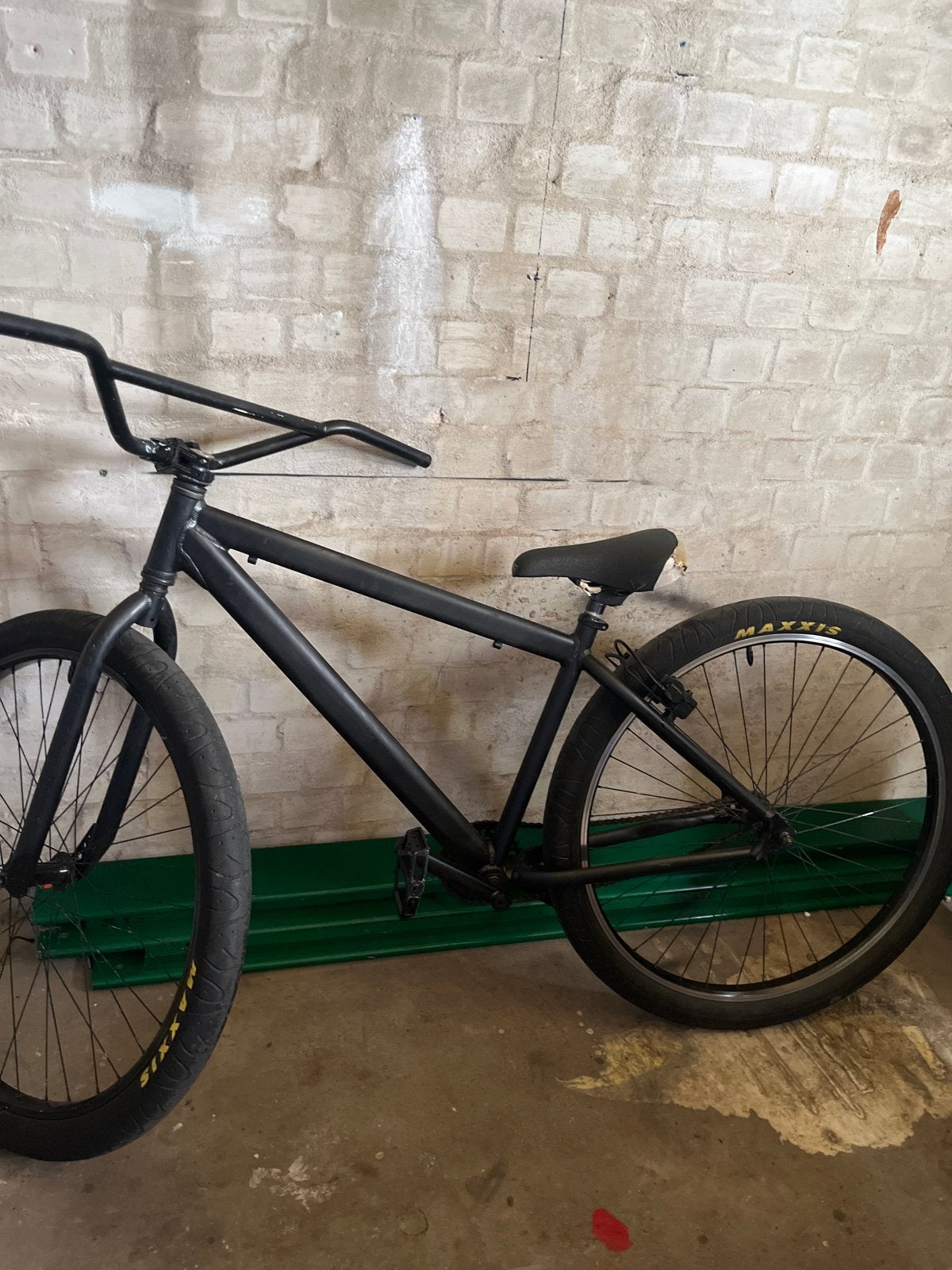 Zwarte wheelie bike met Maxxis banden, Ophalen, 24 inch of meer, Gebruikt, Staal