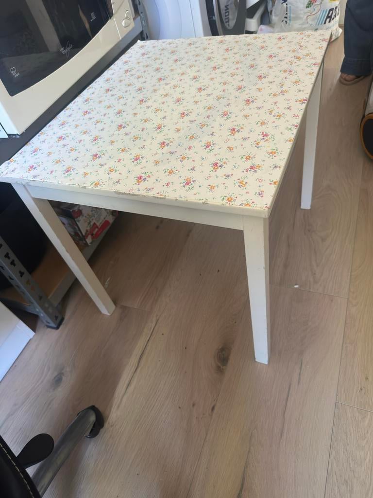 Witte tafel met bloemenprint - Compact en charmant, Ophalen, Gebruikt, Tot twee personen, 50 tot 100 cm