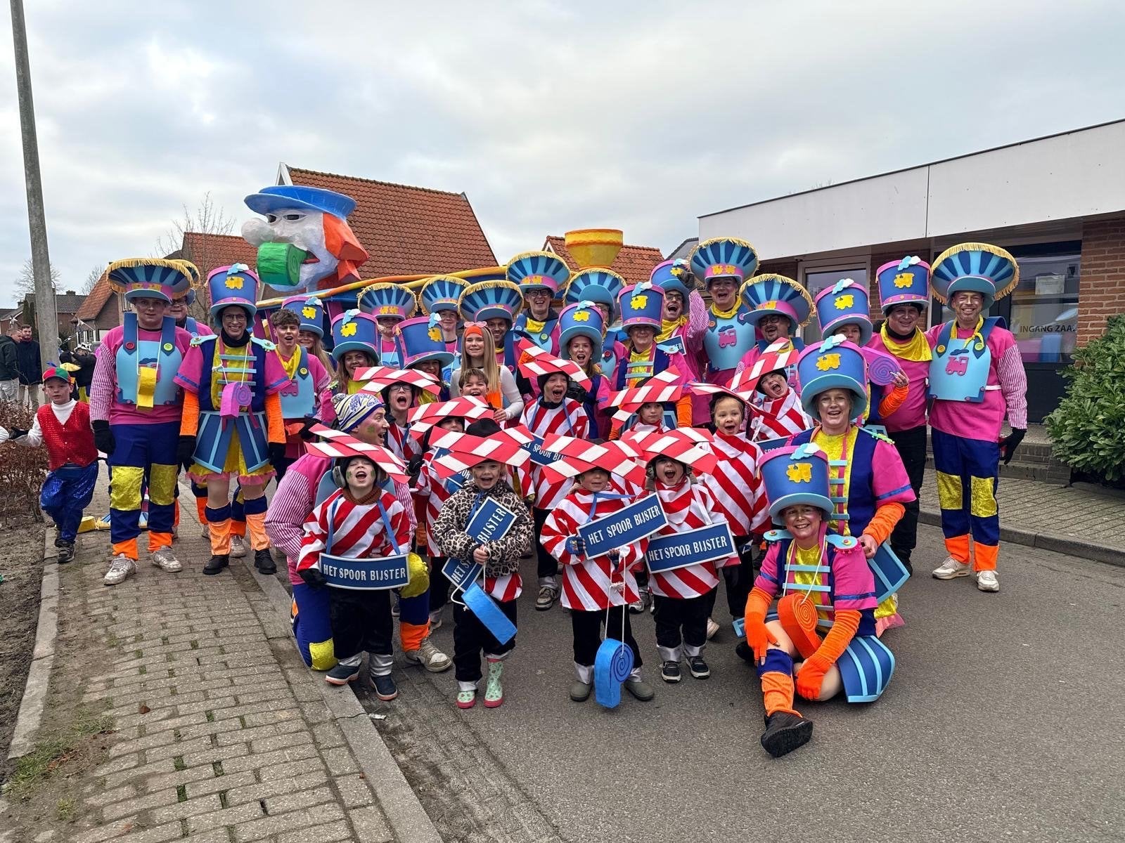 Carnavalskleding: 39 pakken (man, vrouw, kind) en hoeden, Ophalen of Verzenden, Gedragen, Carnaval, Kleding