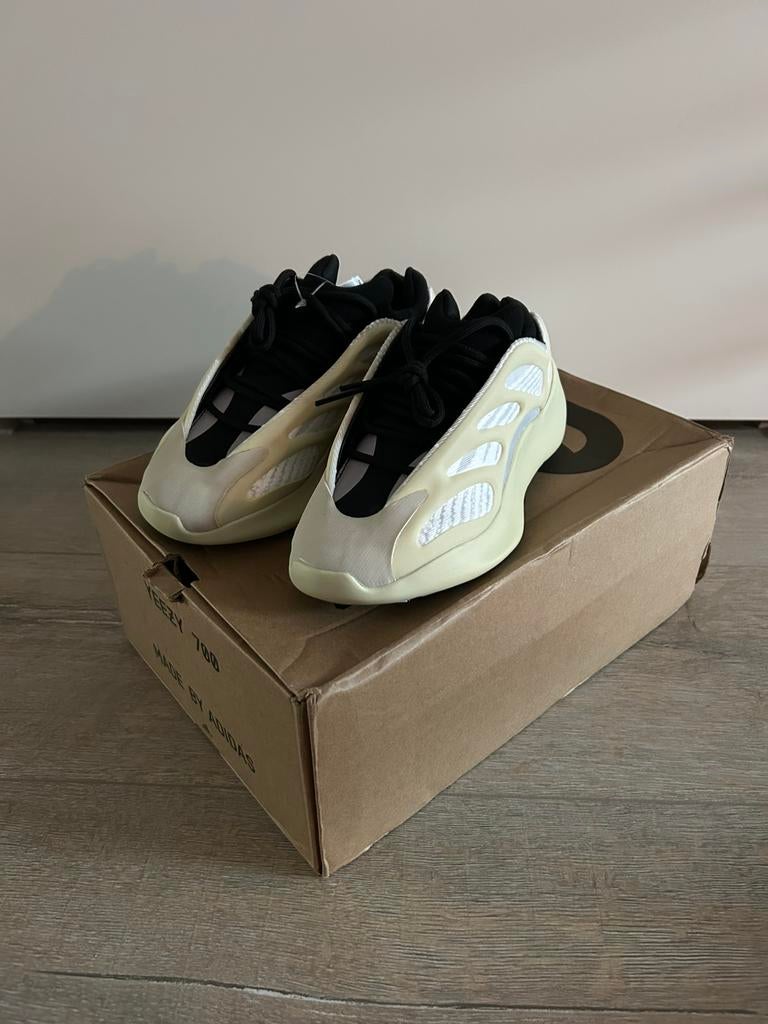 Adidas Yeezy 700 V3, Kleding | Heren, Schoenen, Ophalen of Verzenden, Nieuw, Zwart, Sneakers of Gympen