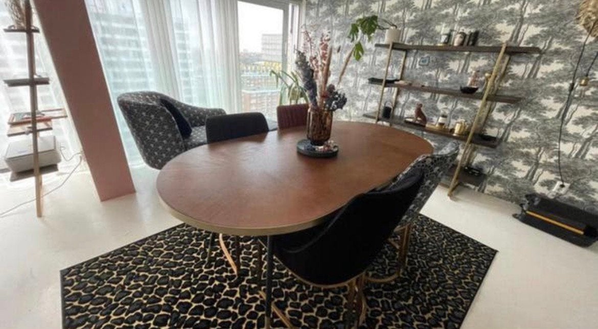 Eettafel bold monkey met stoelen gelijk op te halen, Ophalen of Verzenden, Zo goed als nieuw, 75 m² of meer, Laminaat
