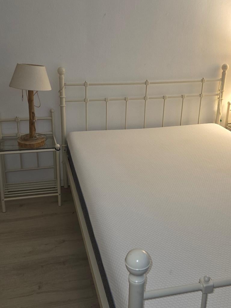 2 persoonsbed 140x200 inclusief nachtkastjes, Ophalen, Gebruikt, Eenpersoons, Wit