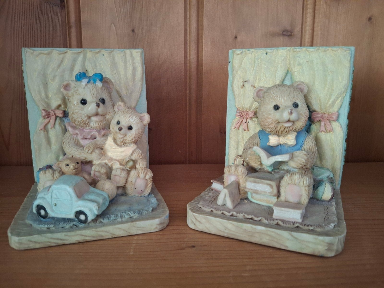 Boekensteunen beren vintage 'Teddy's Day Out', Verzamelen, Beren en Cherished Teddies, Ophalen of Verzenden, Gebruikt, Beeldje