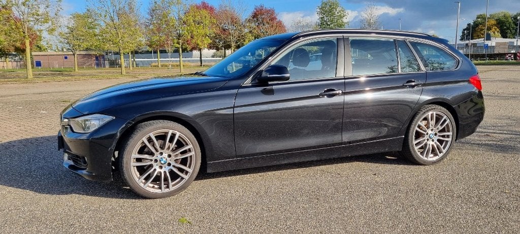 BMW 316D 2.0 F31, Auto's, Automaat, 745 kg, Zwart, 4 cilinders