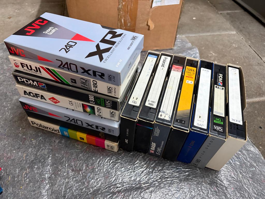 14 VHS videobanden - Diverse merken, overschrijfbaar, Alle leeftijden, Ophalen, Zo goed als nieuw, Overige genres