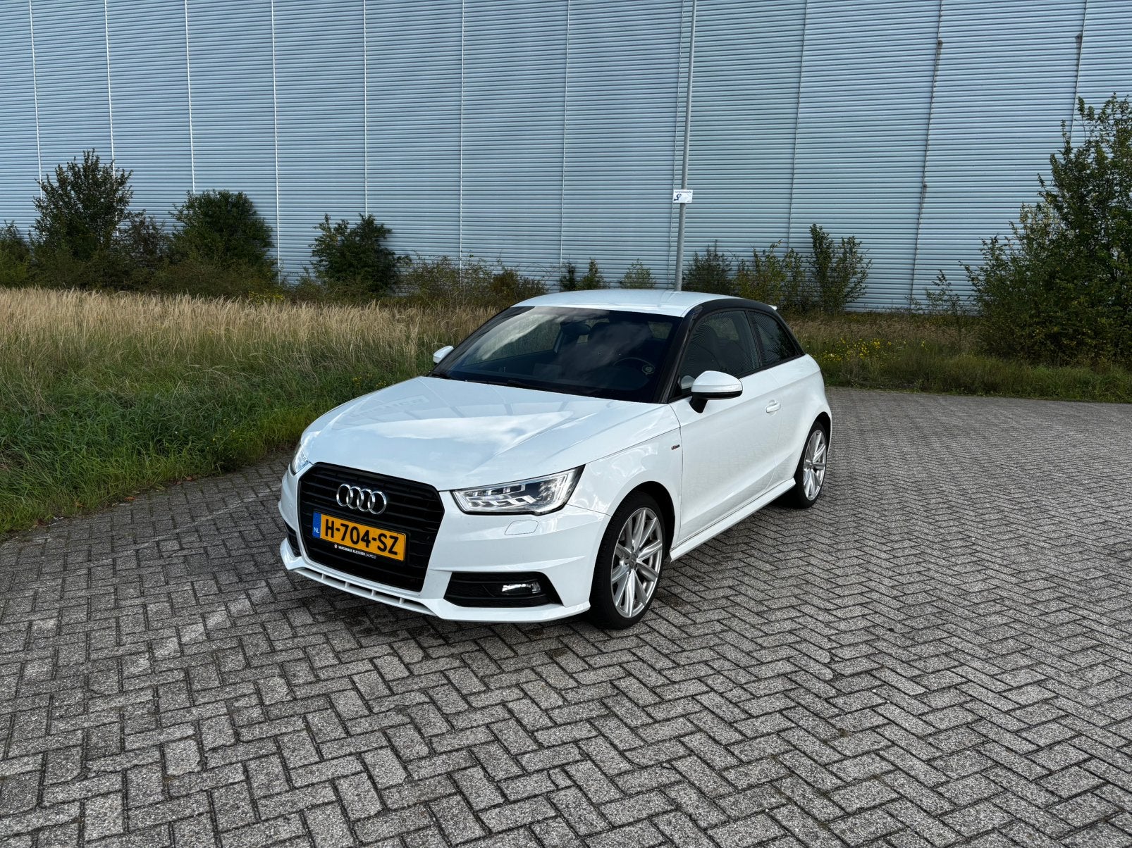 Audi A1 Sportback S-Line 1.0TFSI 95pk 2016 Wit, Auto's, Voorwielaandrijving, Dealer onderhouden, Zwart, 4 stoelen