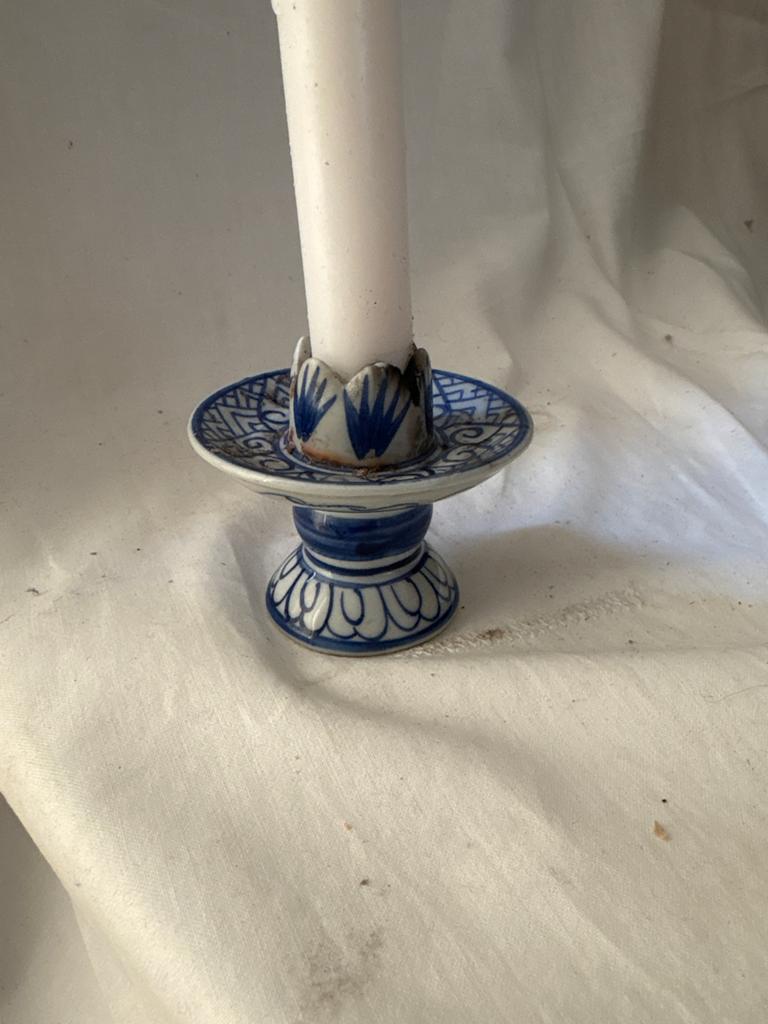 Antieke Delfts Blauwe Kandelaar - Handbeschilderd Keramiek, Antiek en Kunst, Antiek | Kandelaars, Ophalen of Verzenden, Keramiek of Aardewerk