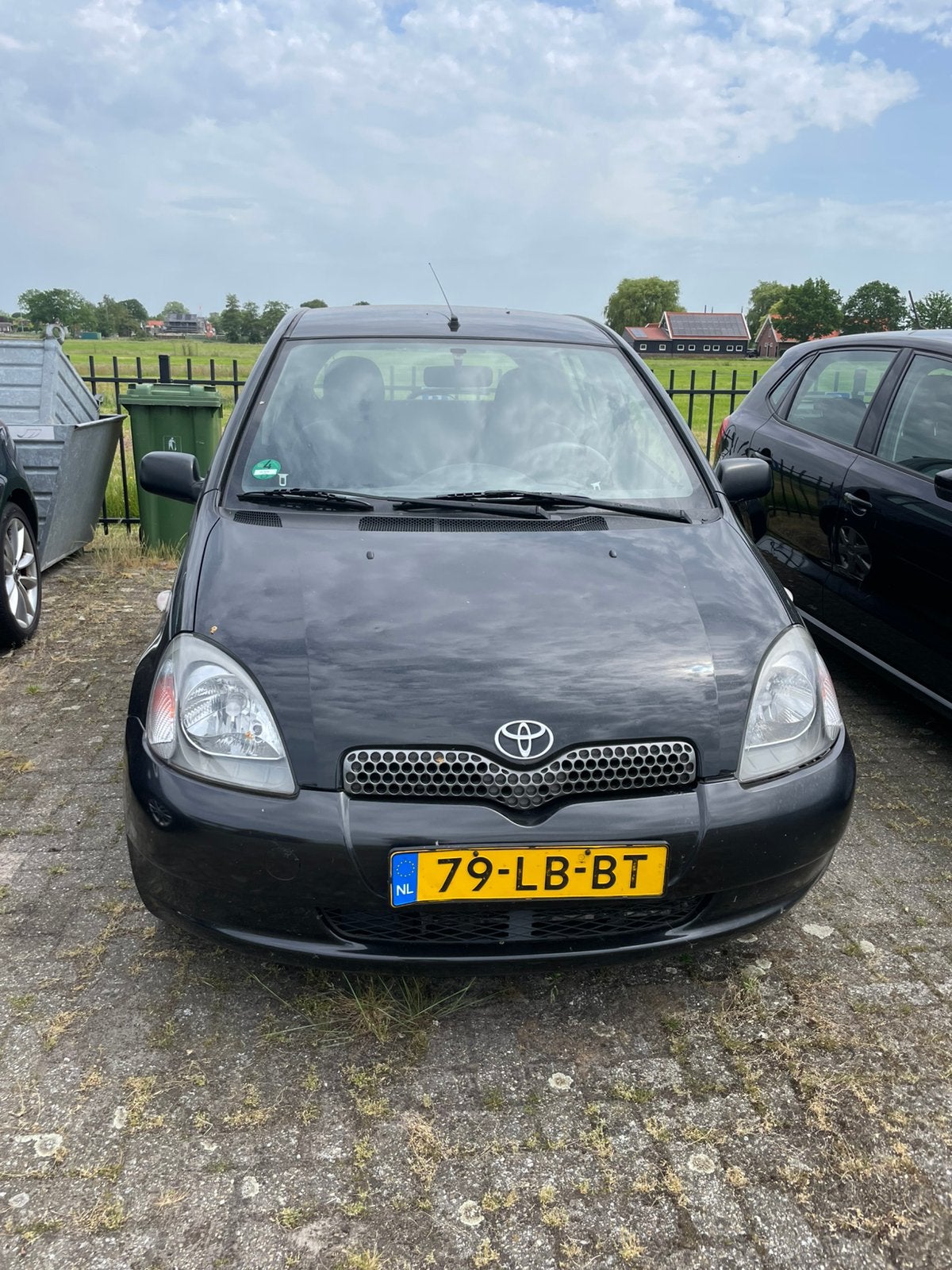 Toyota Yaris 1.3 16V 5DR Linea Luna 2002 Zwart, Auto's, Voorwielaandrijving, 31 €/maand, 4 cilinders, 400 kg