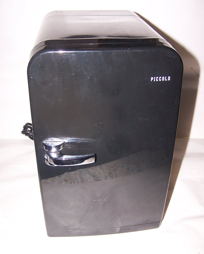 Piccolo mini koelkast - compact en handig. 220/12v. Nwst., Zonder vriesvak, Ophalen of Verzenden, Minder dan 45 cm, Minder dan 85 cm