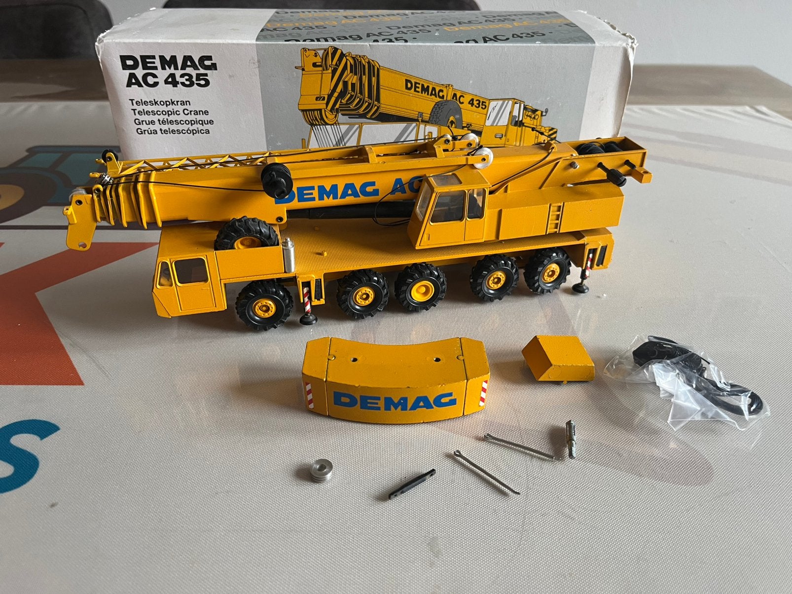 Demag AC 435 mobiele hijskraan Conrad 2081, Hobby en Vrije tijd, Ophalen of Verzenden, Zo goed als nieuw, Hijskraan, Tractor of Landbouw