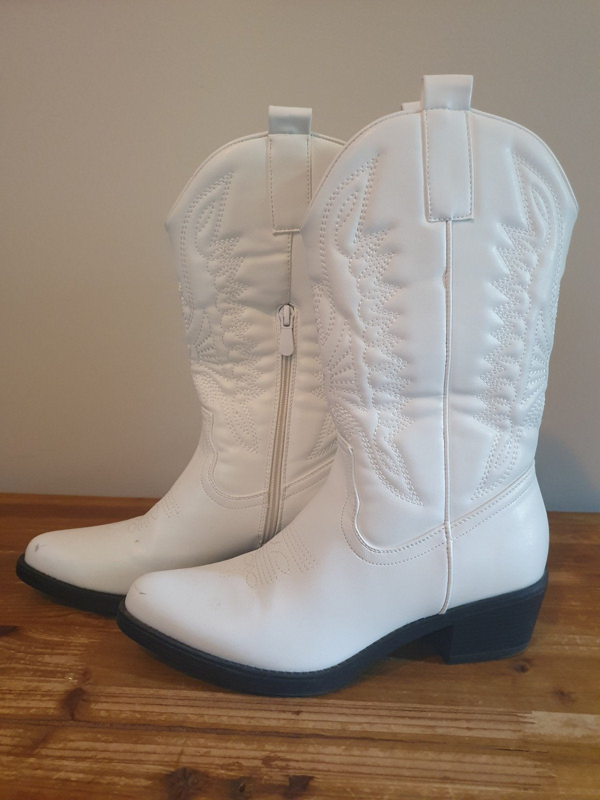 Witte cowboylaarzen met borduursel, Kleding | Dames, Hoge laarzen, Wit, Ophalen of Verzenden, Zo goed als nieuw