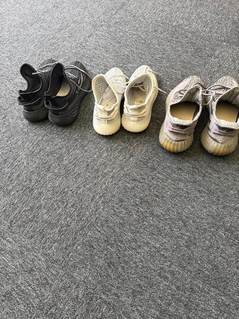 Adidas Yeezy Boost Sneakers - Diverse Kleuren, Ophalen of Verzenden, Gedragen, Zwart, Sneakers of Gympen