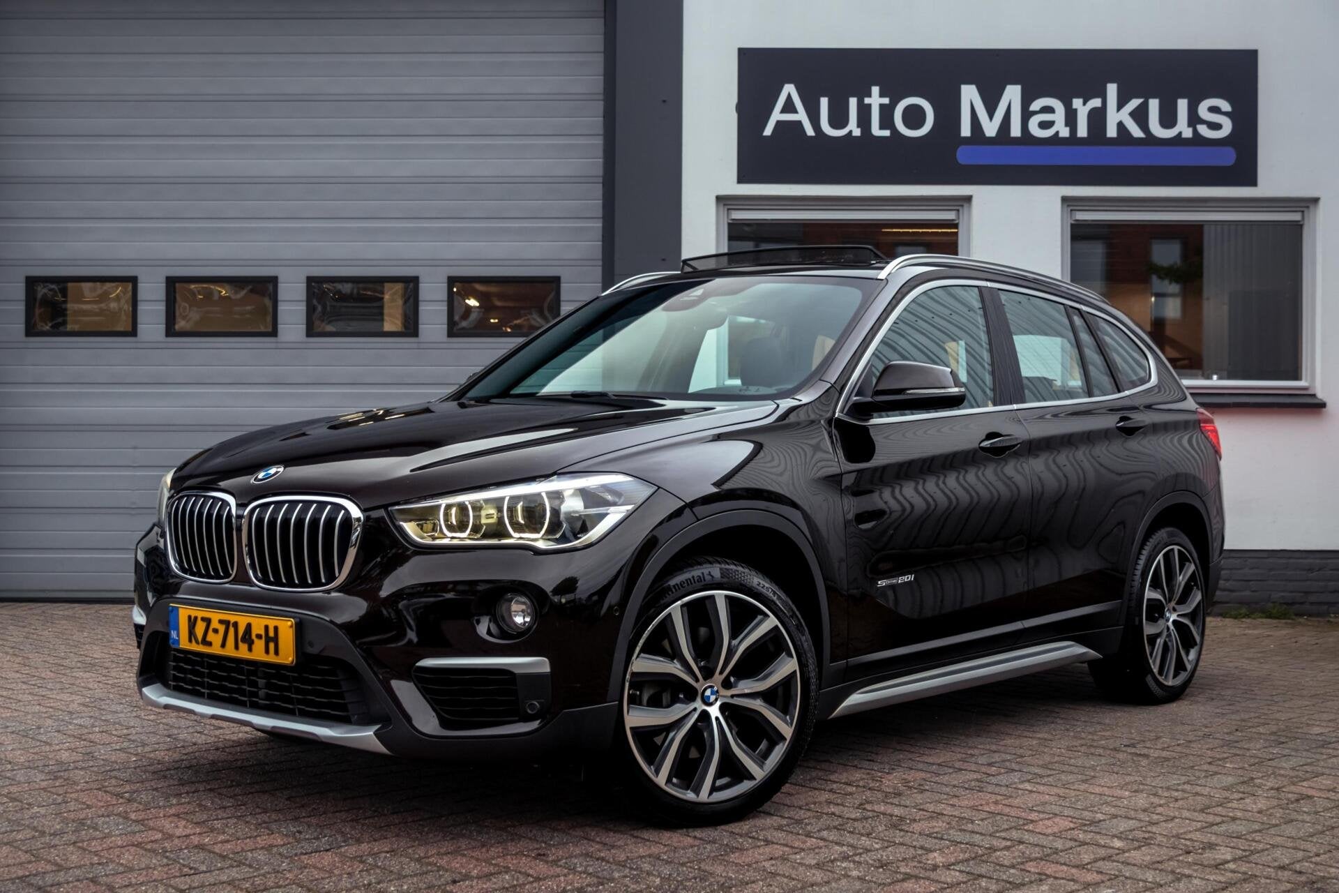 BMW X1 sDrive20i Xline|Pano|HUD|Memory|LED|HiFi|Leder|Sports, Auto's, 1998 cc, Euro 6, Bruin, Bedrijf