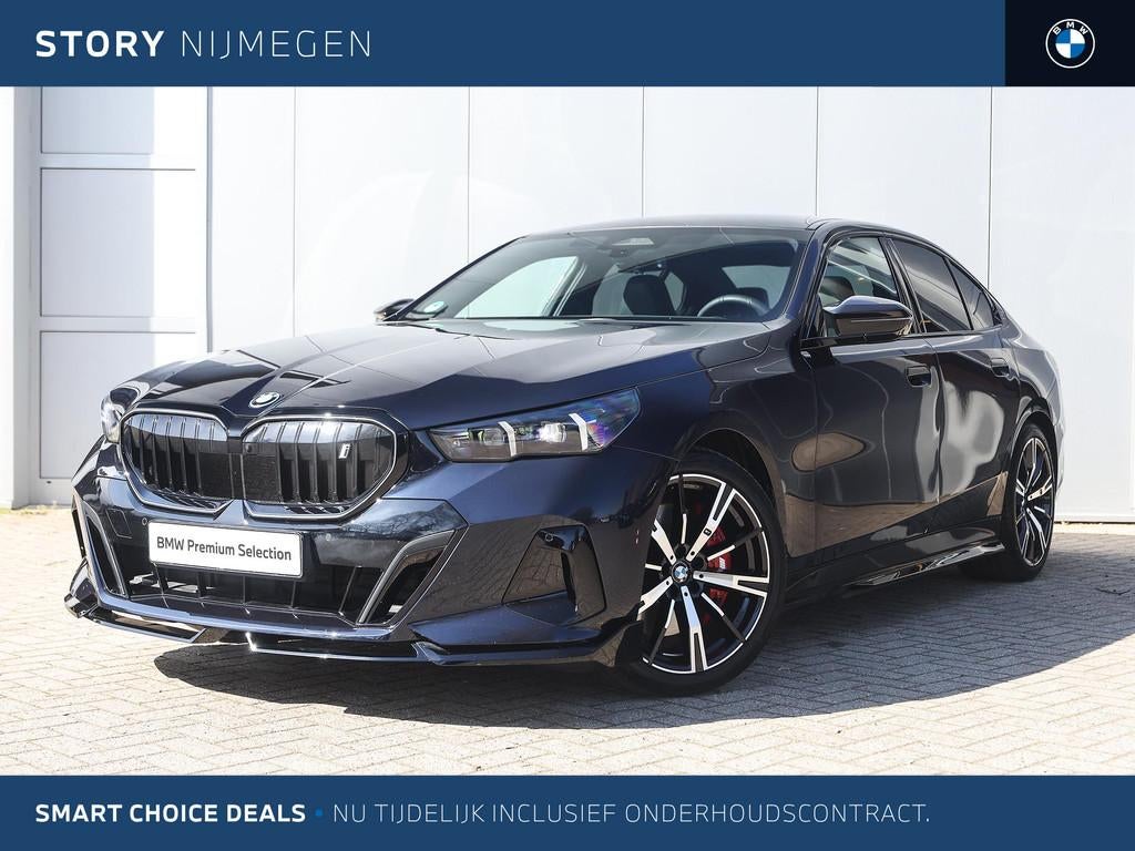BMW i5 eDrive40 M Sport / Panoramadak / Trekhaak / Bowers &, 2095 kg, Achterwielaandrijving, Zwart, Met garantie (alle)