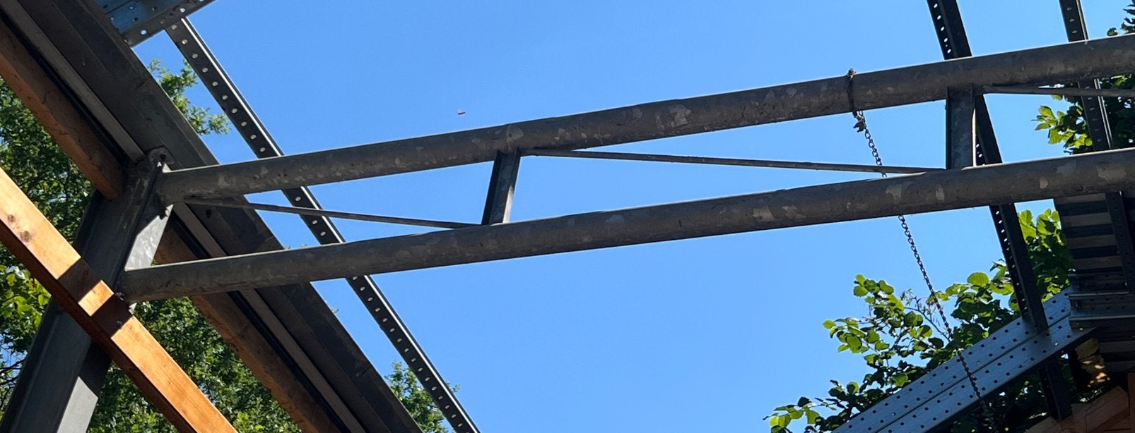 Staalconstructie tralieliggers spanten, Ophalen, Zo goed als nieuw