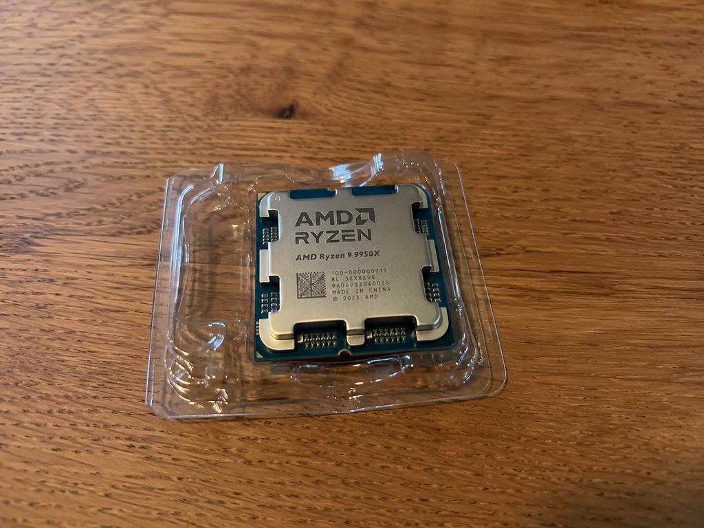 AMD Ryzen 9 9950X Processor, Computers en Software, Processors, Ophalen of Verzenden, Zo goed als nieuw, 16-core, 4 Ghz of meer