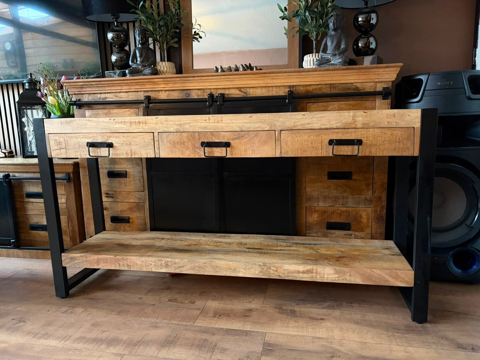 Stoere Mangohouten Sidetable met Lades en Metalen Frame, Huis en Inrichting, Met plank(en), 150 tot 200 cm, Zo goed als nieuw