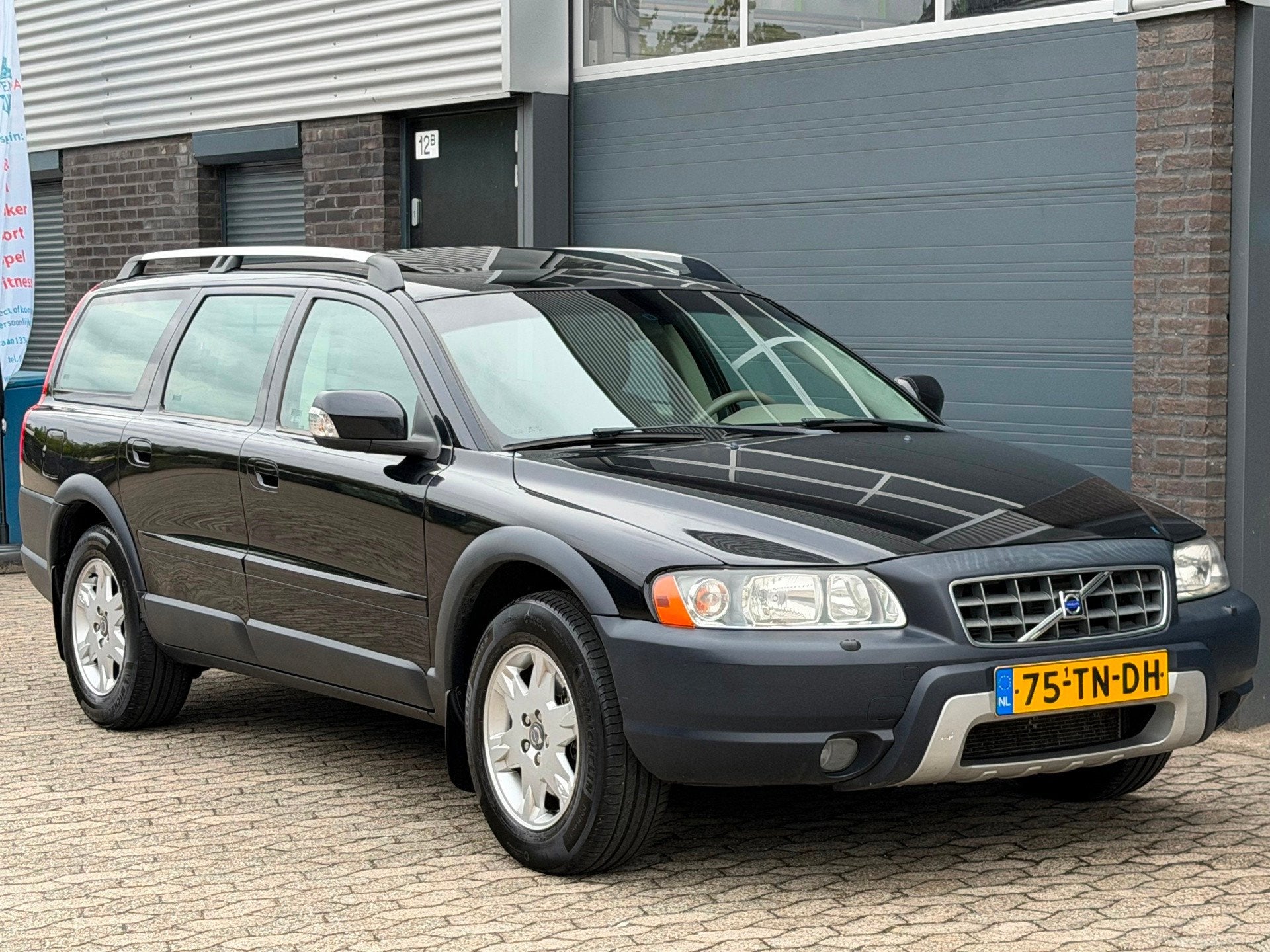 Volvo XC70 2.5 T Momentum CLIMA CRUISE SCHUIFDAK TREKHAAK PD, Automaat, XC70, Vierwielaandrijving, Stoelverwarming