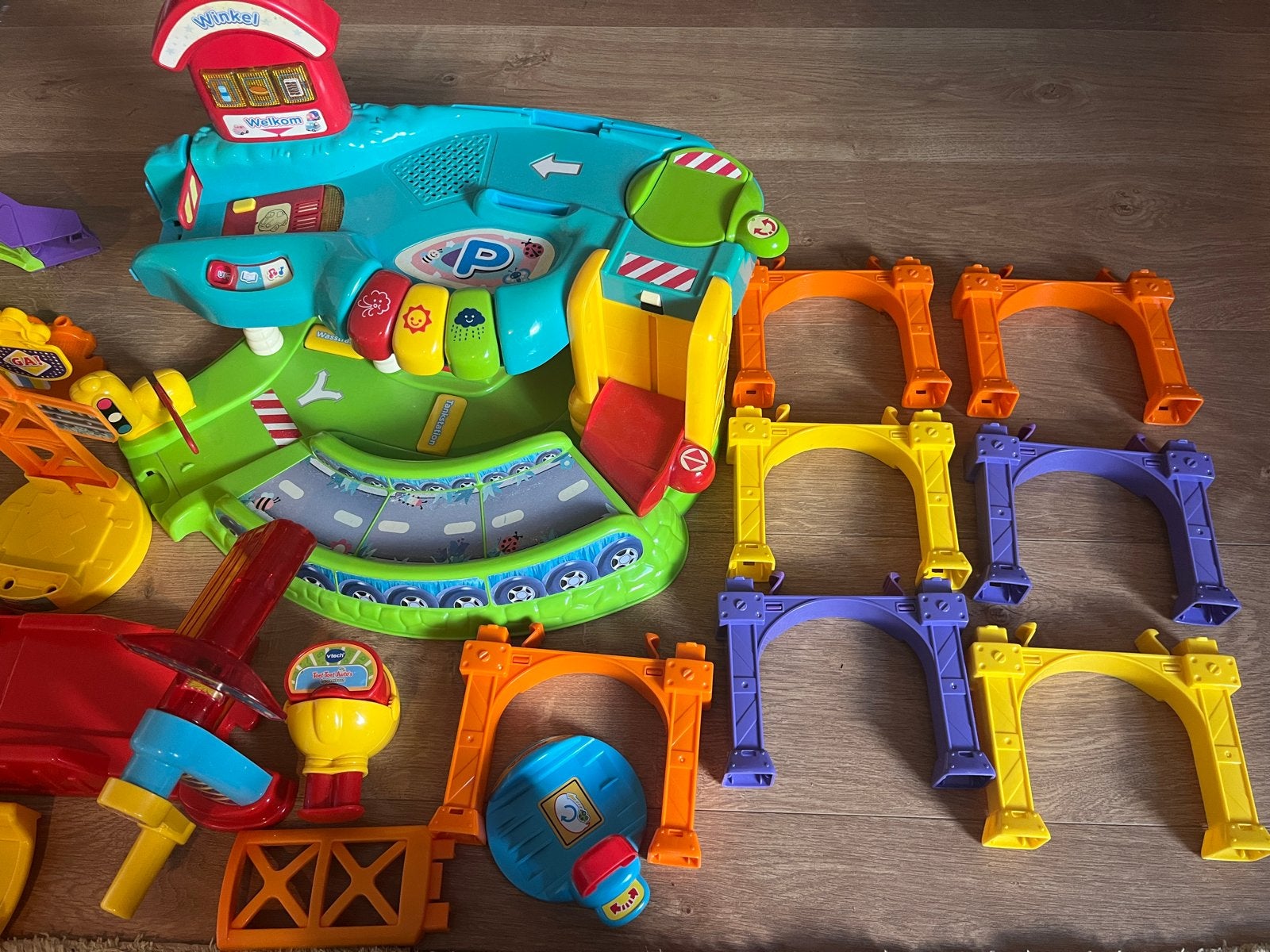 Vtech Toet Toet garage + looping en grote set wegdelen, Ophalen of Verzenden, Gebruikt
