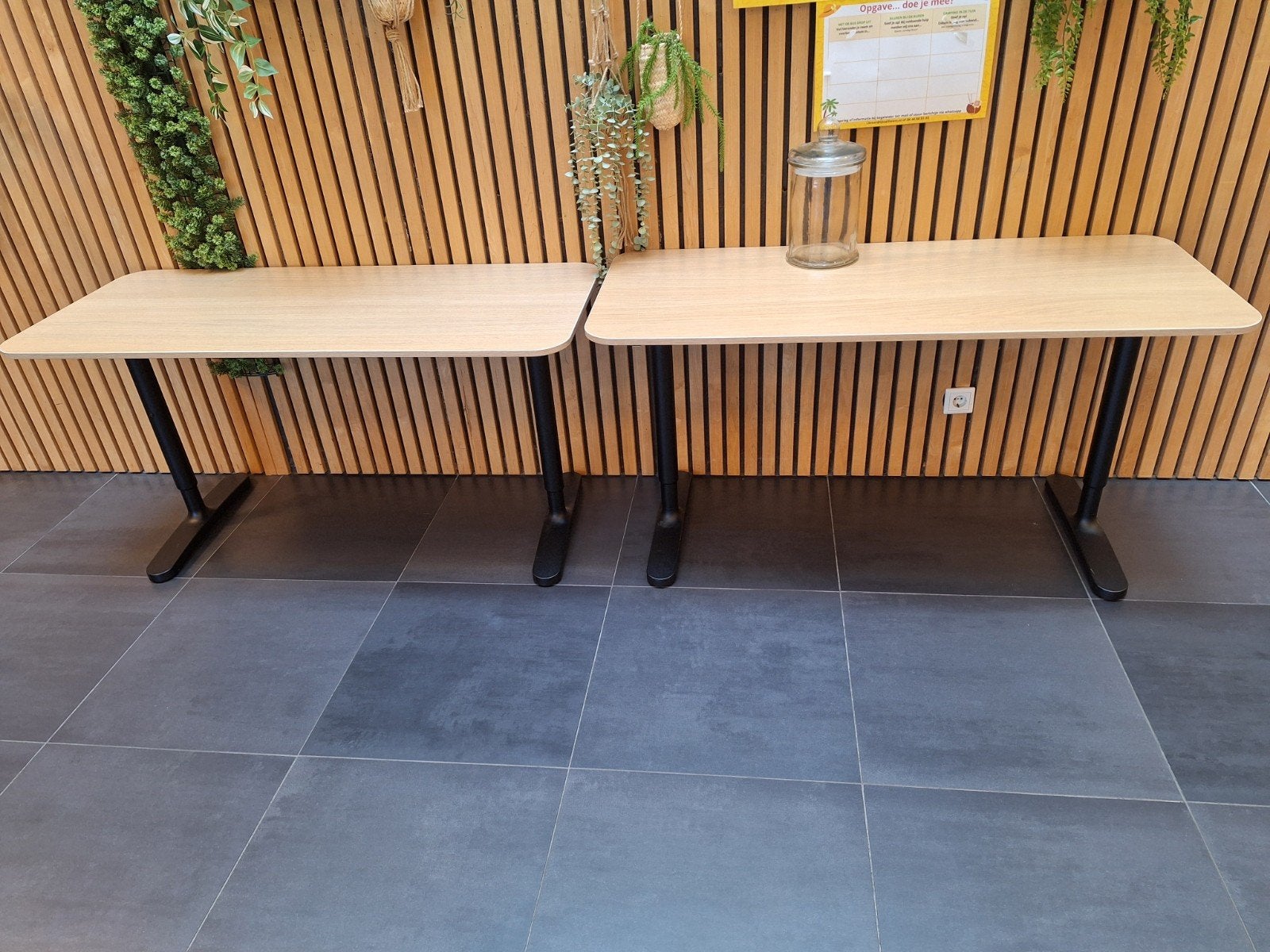 Hoog laag bureau, Ophalen, Zo goed als nieuw