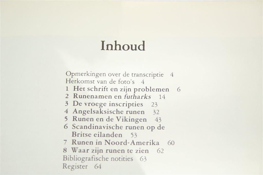 Runen — Oorsprong & Geschiedenis, Geïllustreerd, Boeken, Ophalen of Verzenden, Gelezen, Europa