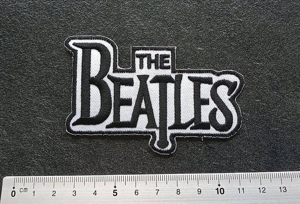 The Beatles mooie shaped zwart/wit logo patch b36, Verzenden, Nieuw, Kleding