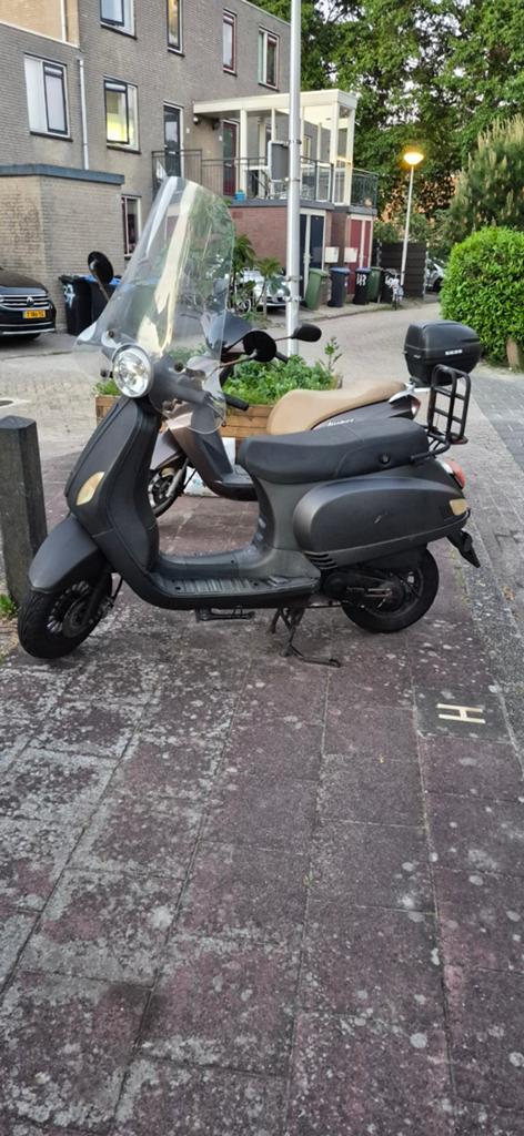 Zwarte BTC RIVA Retro Scooter met Windscherm - Goede Staat, Overige merken, Gebruikt, Ophalen of Verzenden, Benzine